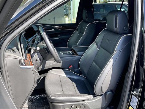 Used 2022 Cadillac Escalade Premium Luxury w/ Performance Package AWD/4WD image 25