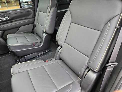 Used 2022 GMC Yukon SLT w/ SLT Luxury Package image 28