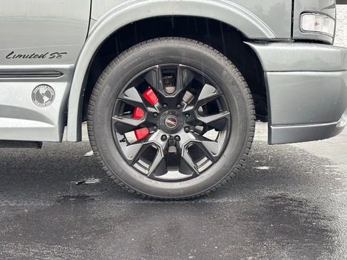New 2026 GMC Savana 2500 RWD image 48