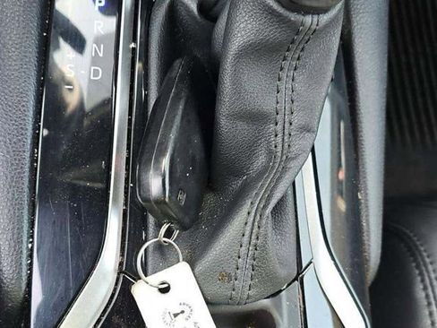 Used 2024 Toyota Corolla Cross XSE w/ Convenience Package image 7