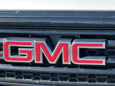 Used 2019 GMC Acadia SLT w/ Black Edition AWD/4WD image 16