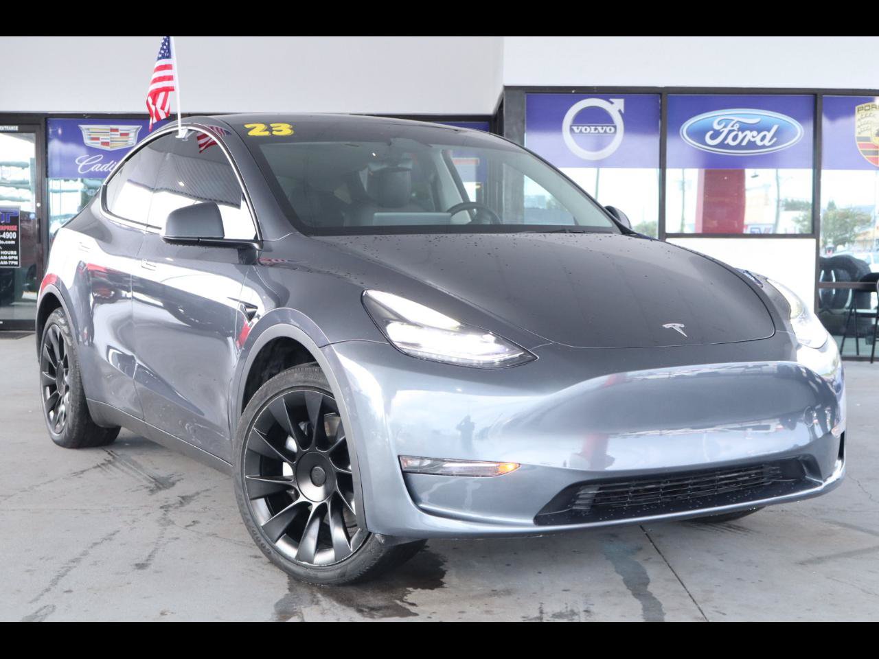 Used 2023 Tesla Model Y Long Range AWD/4WD image 1