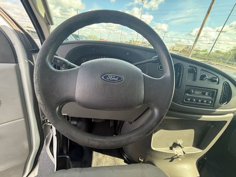 Used 2006 Ford E-350 and Econoline 350 Super Duty image 17
