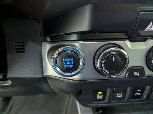 Used 2020 Toyota Tacoma Limited image 28