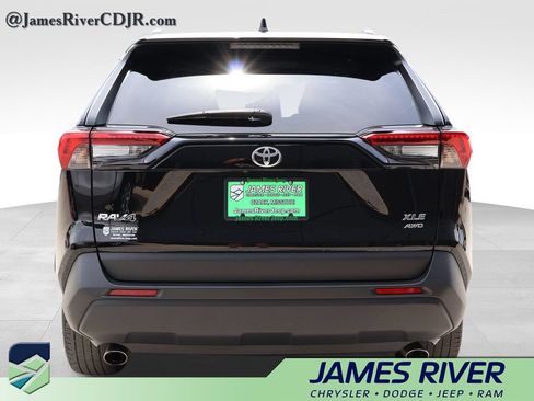 Used 2023 Toyota RAV4 XLE Premium AWD/4WD image 4