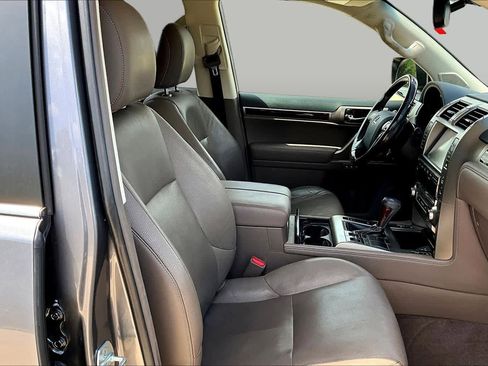 Used 2017 Lexus GX 460 Premium w/ Premium Package AWD/4WD image 9