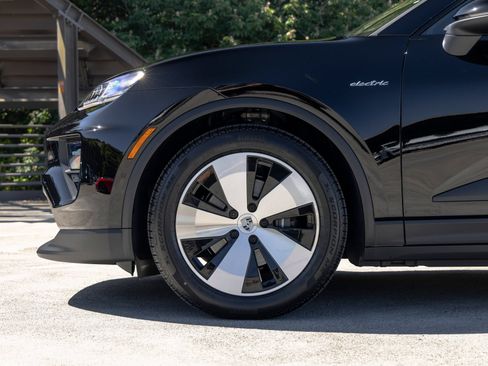 New 2026 Porsche Macan 4 Electric AWD/4WD image 13