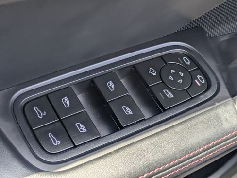 Used 2025 Porsche Cayenne GTS AWD/4WD image 24