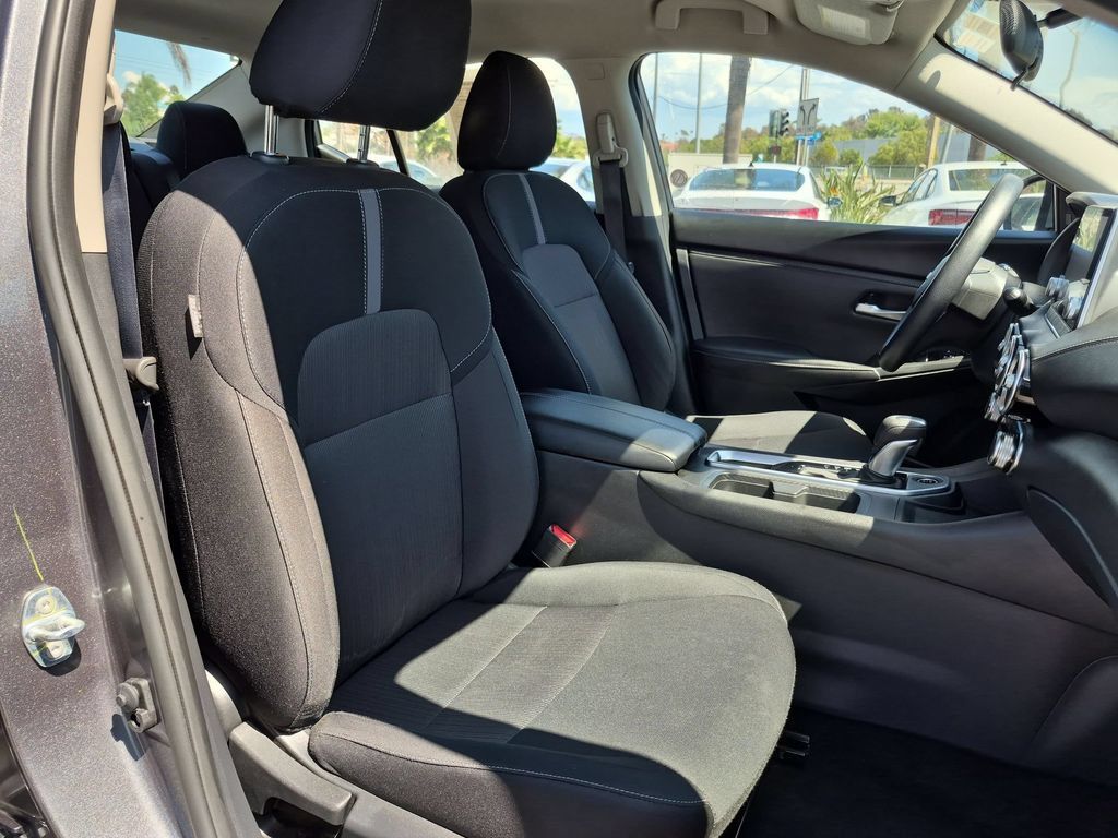 Used 2025 Nissan Sentra SV FWD image 31