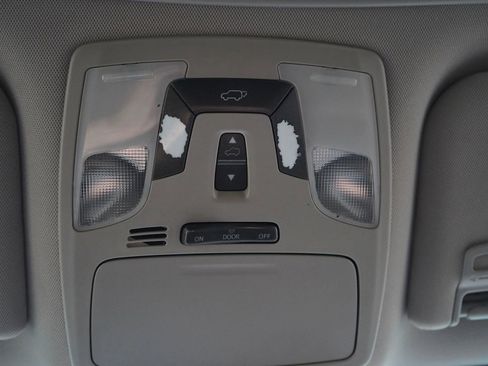 Used 2015 Toyota Sienna SE Premium image 15