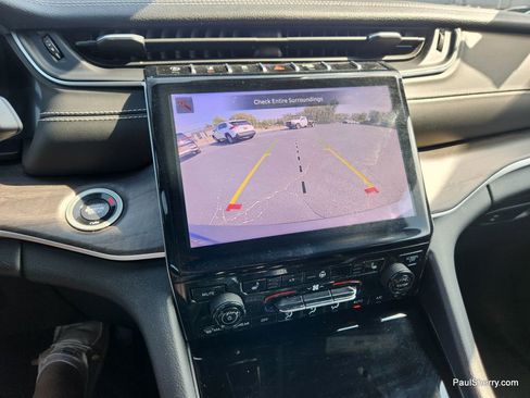 Used 2024 Jeep Grand Cherokee L Limited w/ Black Appearance Package AWD/4WD image 7