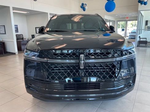 New 2026 Lincoln Navigator Reserve w/ Jet Appearance Package AWD/4WD image 8