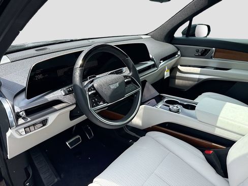 New 2026 Cadillac Vistiq Luxury image 8