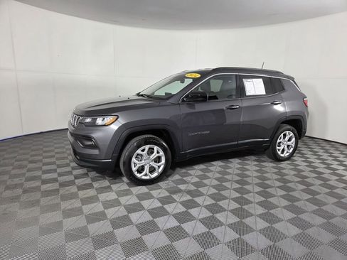 Used 2024 Jeep Compass Latitude AWD/4WD image 10