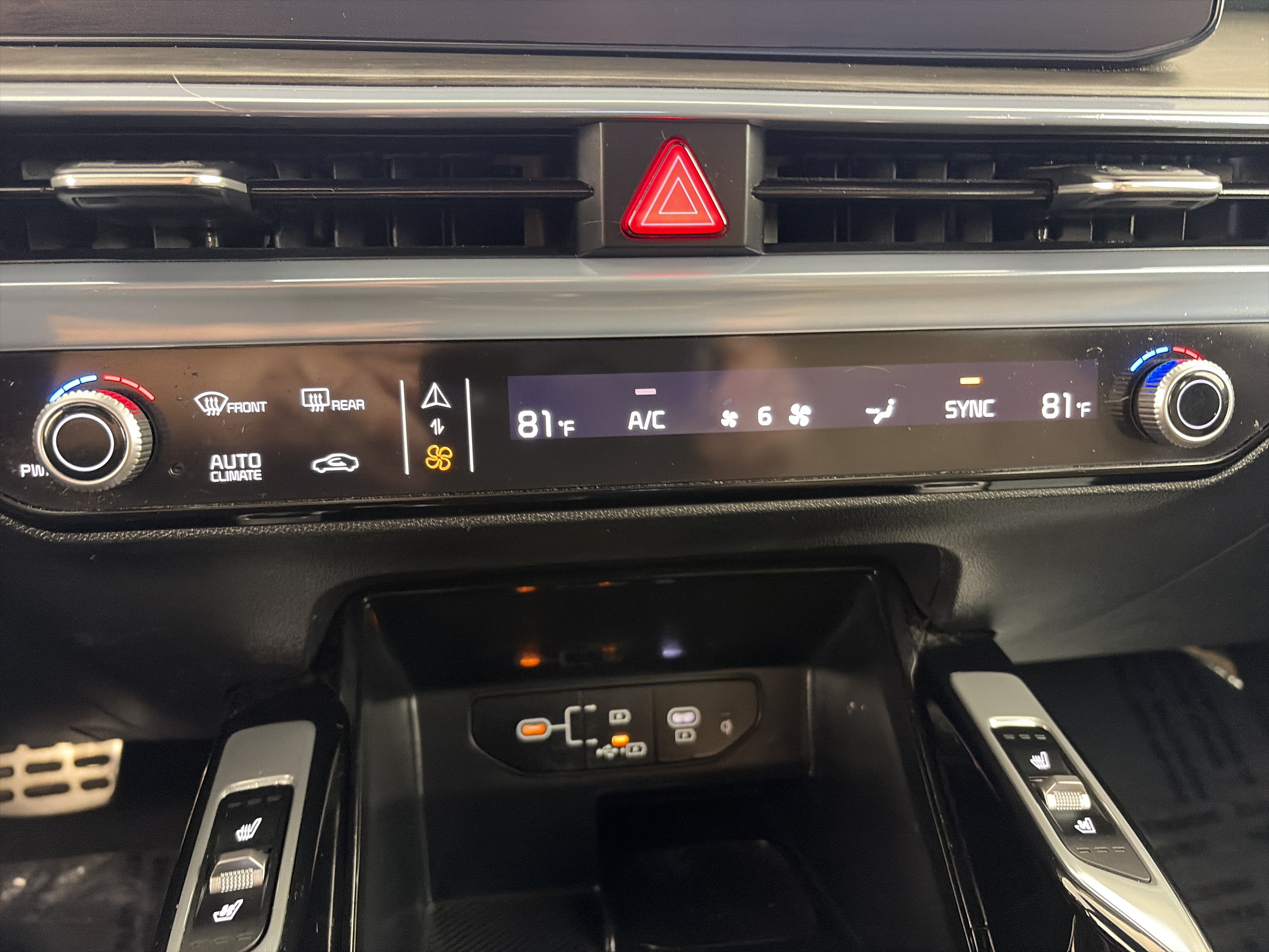 Certified 2024 Kia Sorento SX Prestige w/ Olive Brown Leather Package AWD/4WD image 26