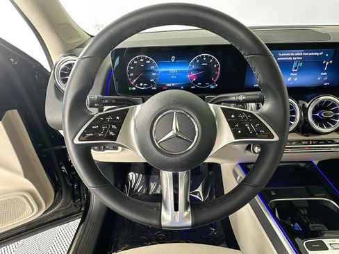 Used 2026 Mercedes-Benz GLB 250 image 11