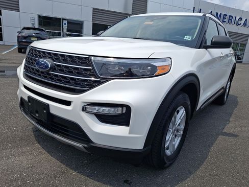 Certified 2022 Ford Explorer XLT w/ Equipment Group 202A AWD/4WD image 4