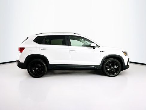 Used 2024 Volkswagen Taos SE image 10