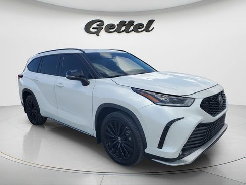 Used 2023 Toyota Highlander XSE image 2