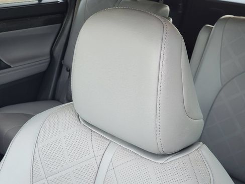 Used 2022 Toyota Highlander Platinum AWD/4WD image 23