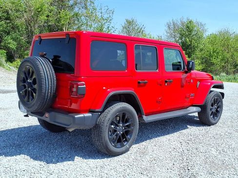 Used 2025 Jeep Wrangler Unlimited Sahara AWD/4WD image 12