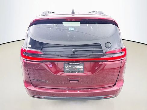 Used 2023 Chrysler Pacifica Touring-L w/ S Appearance Package image 6