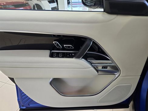 New 2025 Land Rover Range Rover SE image 14