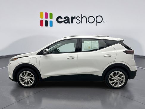 Used 2022 Chevrolet Bolt EUV LT w/ Comfort Package image 2