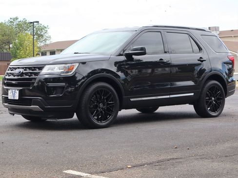 Used 2018 Ford Explorer XLT AWD/4WD image 11