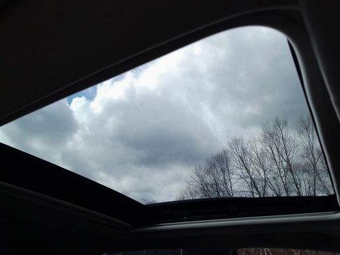 Used 2018 Subaru Forester 2.5i Premium w/ All-Weather Package image 40