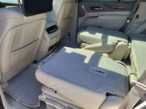 Used 2021 Cadillac Escalade Premium Luxury Platinum RWD image 25