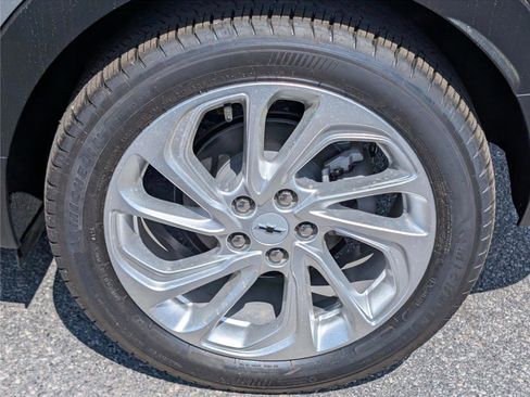 New 2027 Chevrolet Bolt LT w/ Comfort Package FWD image 5