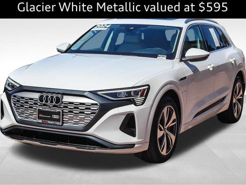 Used 2024 Audi Q8 e-tron Premium Plus AWD/4WD image 3