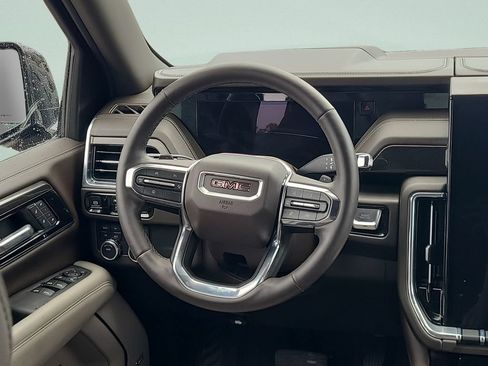 Used 2025 GMC Yukon Elevation w/ Technology Package AWD/4WD image 12