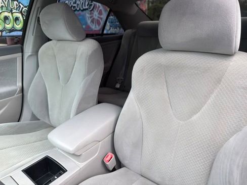 Used 2009 Toyota Camry LE FWD image 14
