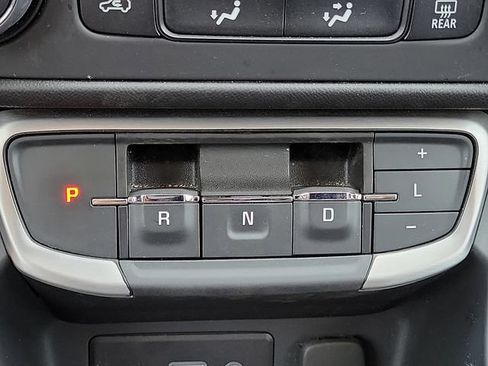Used 2024 GMC Terrain SLE AWD/4WD image 16