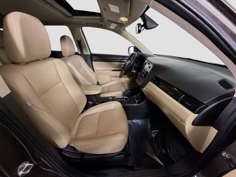 Used 2016 Mitsubishi Outlander GT AWD/4WD image 28