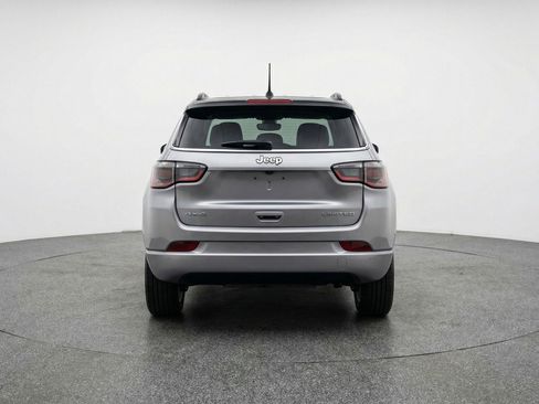 Used 2025 Jeep Compass Trailhawk AWD/4WD image 7
