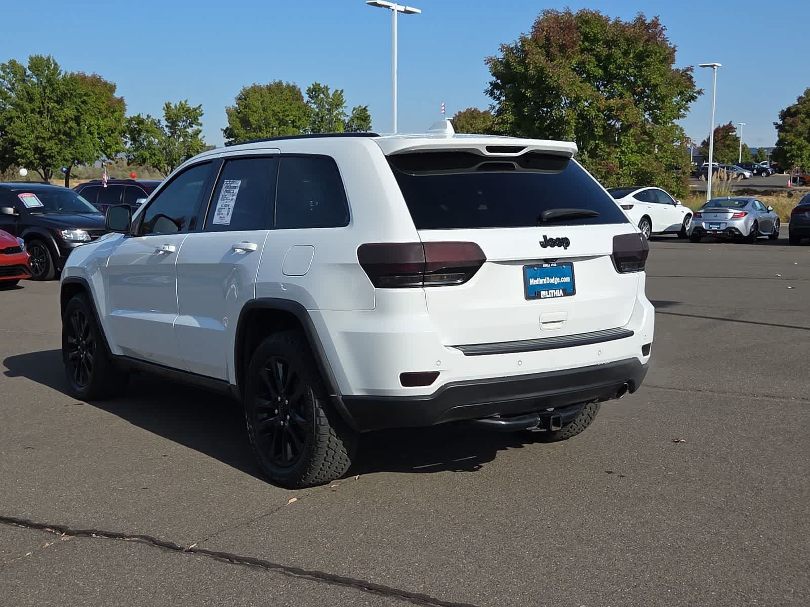 Used 2018 Jeep Grand Cherokee Altitude AWD/4WD image 12