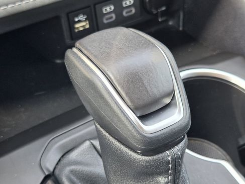 Used 2025 Toyota Highlander LE FWD image 21