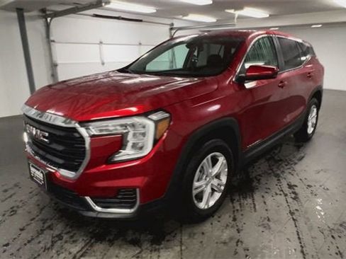 Used 2024 GMC Terrain SLE image 4