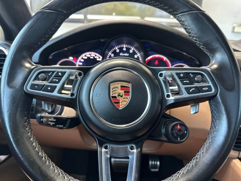 Used 2020 Porsche Cayenne Turbo AWD/4WD image 25