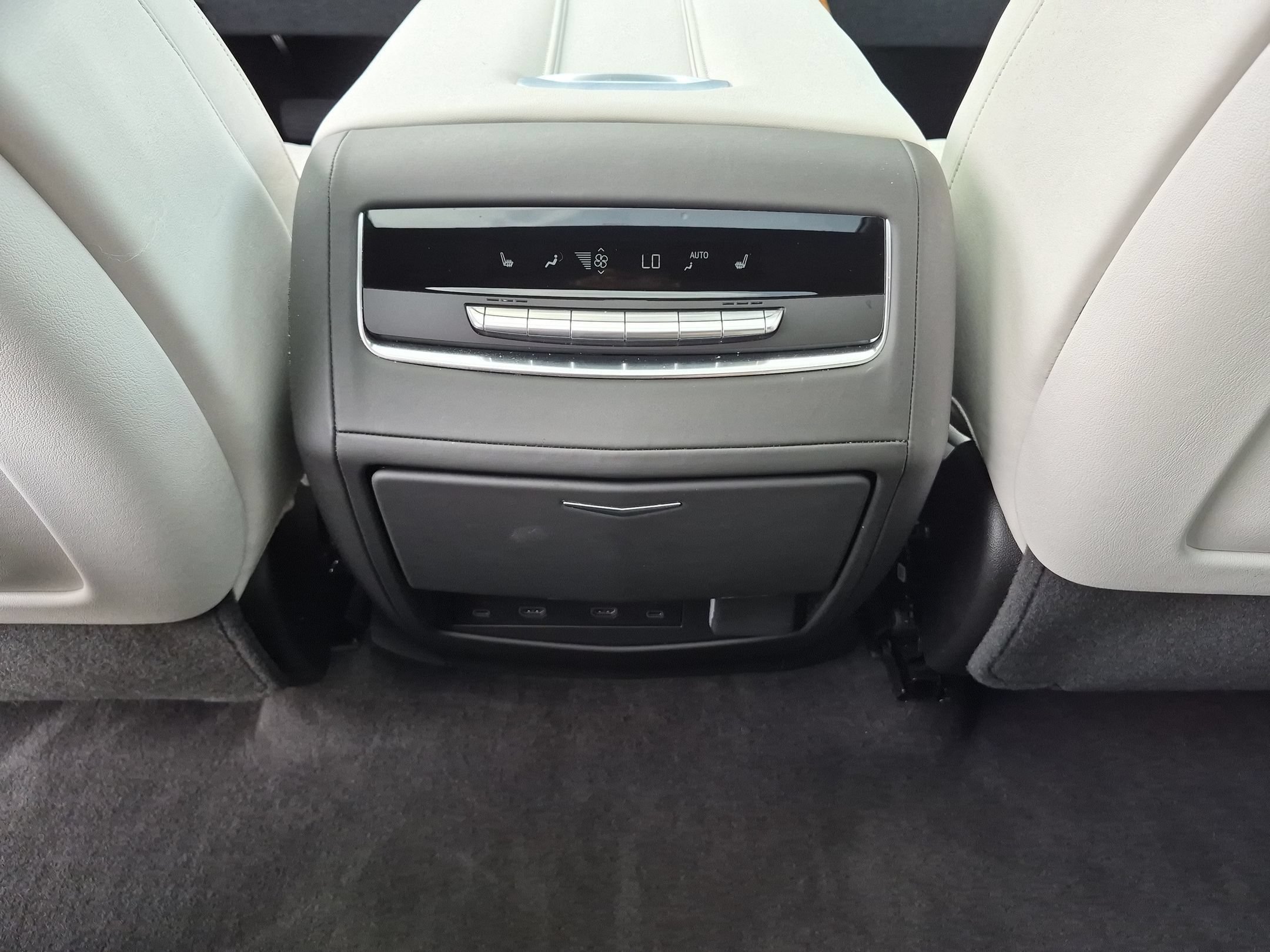 Certified 2025 Cadillac Escalade Sport Platinum w/ LPO, Floor Liner Package AWD/4WD image 21