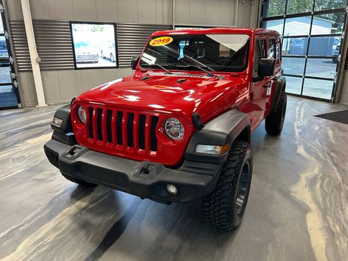 Used 2019 Jeep Wrangler Unlimited Sport AWD/4WD image 2