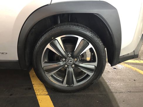 Used 2020 Lexus UX 250h w/ Premium Package image 21