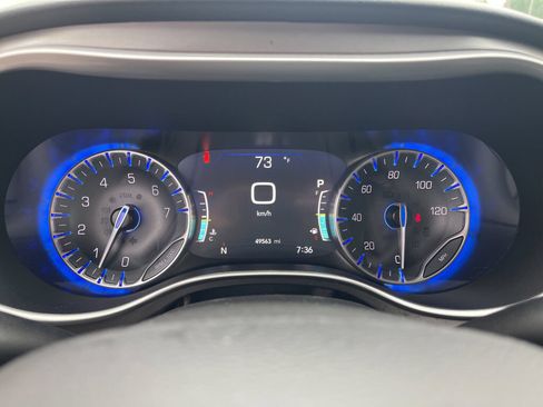 Used 2023 Chrysler Pacifica Touring-L FWD image 20
