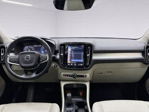 Used 2019 Volvo XC40 T5 Momentum image 25