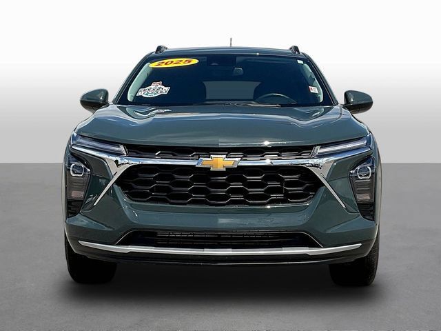 Used 2025 Chevrolet Trax LT w/ LT Convenience Package FWD image 2
