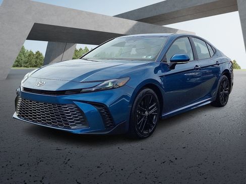 Certified 2025 Toyota Camry SE image 3