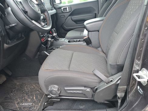 Used 2024 Jeep Gladiator Mojave w/ Technology Group image 12